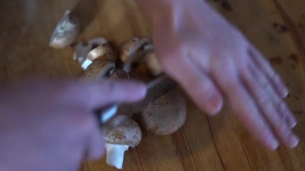 キノコ 食べ物 サウト バター キッティング チョッピング — ストック動画