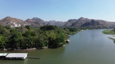 Doğal hava görüntüsü. Dağlar ve nehirler. Kanchanaburi, Tayland.