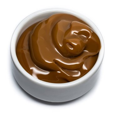 İzole edilmiş arka planda küçük bir kasede Dulce de leche.