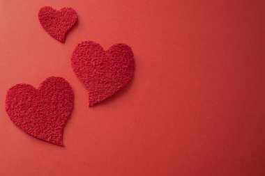 Kopya boşluğunda kırmızı kalpler.