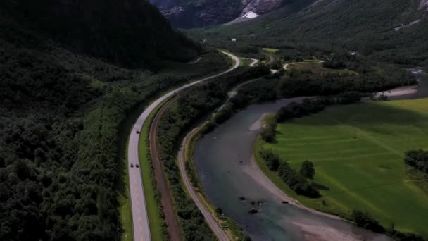 Dramatiska Jagged Mountains Troll Wall Norge Omgiven Moln Drönarfilm Hög — Stockvideo