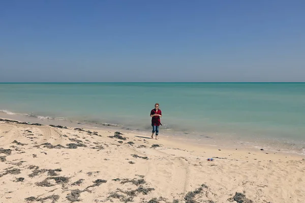 Λευκή Όμορφη Γυναίκα Tourist Sandy Beach Persian Gulf Κατάρ Royalty Free Φωτογραφίες Αρχείου