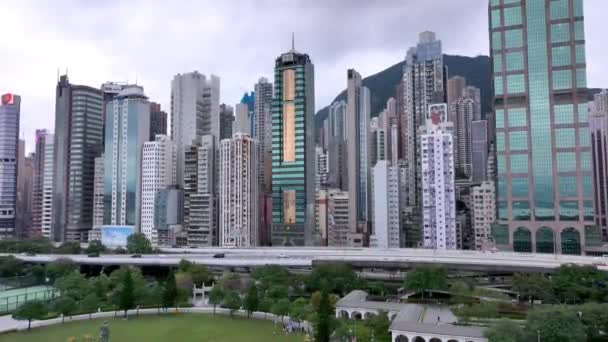 Luchtfoto Panorama Wolkenkrabbers Van Hong Kong Residentiële Gebied Van Boven — Stockvideo