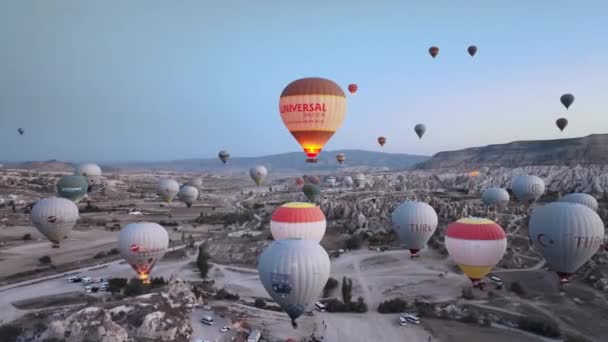 Balloons Take Dawn Cappadocia Aerial View — Stockvideo