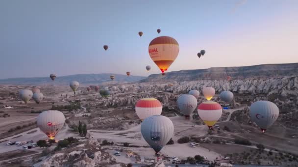 Balloons Take Dawn Cappadocia Aerial View — Vídeo de Stock