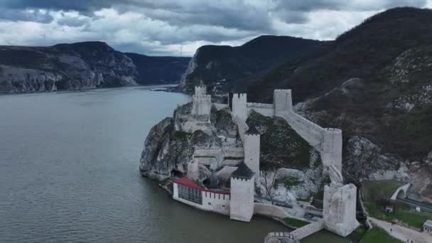 Golubatskaya Fort Aan Kust Donau Servië — Stockvideo
