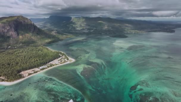 Morne Brabant Underwater Waterfall Mauritius Aerial View的主要观点 — 图库视频影像