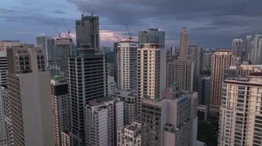 Manila, Filipinler 'deki Makati İş Bölgesi' nde Yüksek Binalar