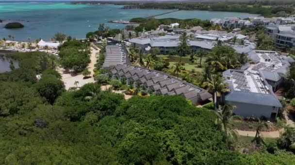 Die Küste Mit Einem Luxushotel Auf Mauritius — Stockvideo