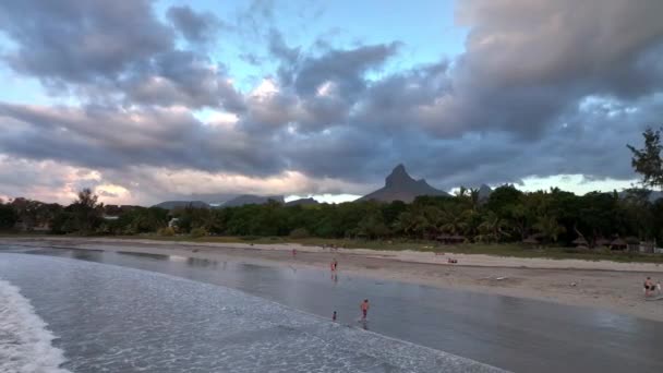 Günbatımında Dalgalar Plajlarla Tamarin Körfezi Mauritius Hava Manzaralı — Stok video
