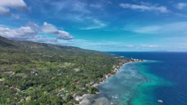 Gökyüzünden, Filipinler 'in renkli adası Cebu' nun Panoraması