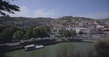 Eski Tiflis, Georgia 'nın Merkezinde Gün Panoraması