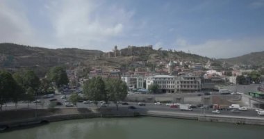 Eski Tiflis, Georgia 'nın Merkezinde Gün Panoraması