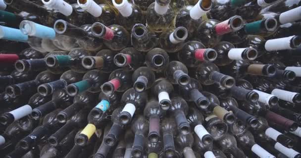 Dekorativ Vägg Gamla Vinflaskor Georgien — Stockvideo