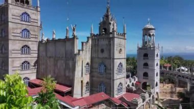 Filipinler, Cebu Adası 'ndaki Simala Manastırı Tapınağı