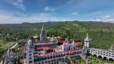Filipinler, Cebu Adası 'ndaki Simala Manastırı Tapınağı