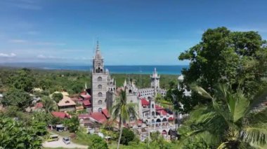 Filipinler, Cebu Adası 'ndaki Simala Manastırı Tapınağı