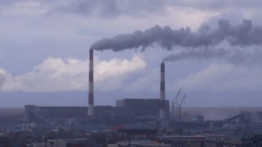 Timelapse Panorama Fabrika Duman Endüstriyel Borular, Akşam Görüşü