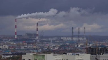 Timelapse Panorama Fabrika Duman Endüstriyel Borular, Akşam Görüşü