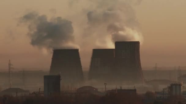 Timelapse Panorama Van Factory Smoke Industrial Pipes Avonds Uitzicht — Stockvideo