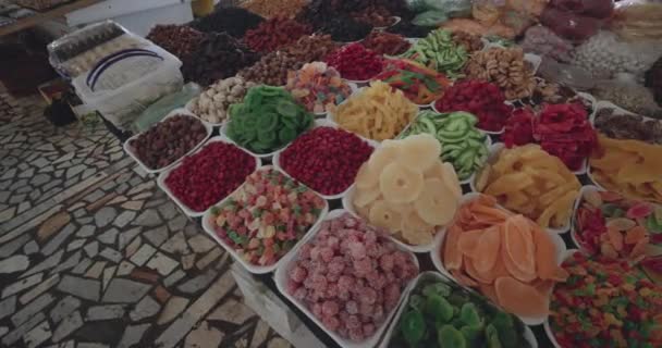 Różnorodność Orzechów Suszonych Owoców Orientalnym Bazarze — Wideo stockowe