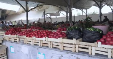 Özbekistan 'daki Doğu Pazarı' nda Ürünler ve Tüccarlar