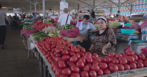 Produkty Obchodníci Orientálním Bazaru Uzbekistánu — Stock video