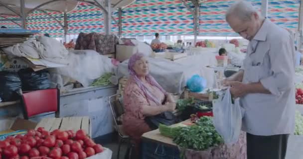 Produkty Obchodníci Orientálním Bazaru Uzbekistánu — Stock video