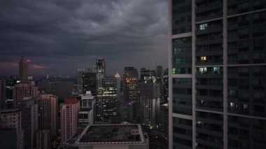 Akşam Parlayan Manila, Filipinler, Havadan Görüntü Üzerinde Uçmak