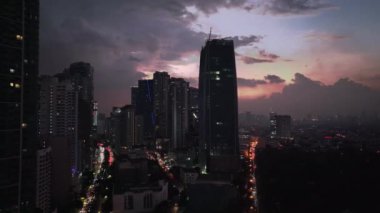 Akşam Parlayan Manila, Filipinler, Havadan Görüntü Üzerinde Uçmak