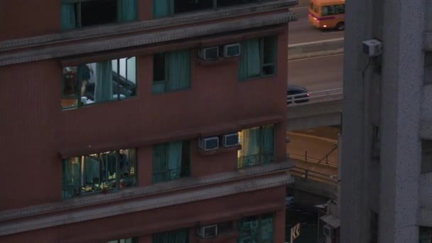 Livet Kvällsfönstret Hongkong Hus — Stockvideo