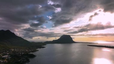 Günbatımında Le Morne Dağı 'nın Silueti, Hava Görüntüsü, Mauritius