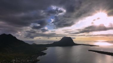 Günbatımında Le Morne Dağı 'nın Silueti, Hava Görüntüsü, Mauritius