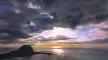 Günbatımında Le Morne Dağı 'nın Silueti, Hava Görüntüsü, Mauritius