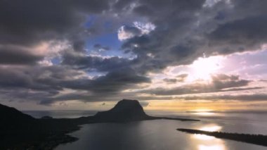 Günbatımında Le Morne Dağı 'nın Silueti, Hava Görüntüsü, Mauritius