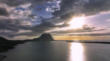Günbatımında Le Morne Dağı 'nın Silueti, Hava Görüntüsü, Mauritius