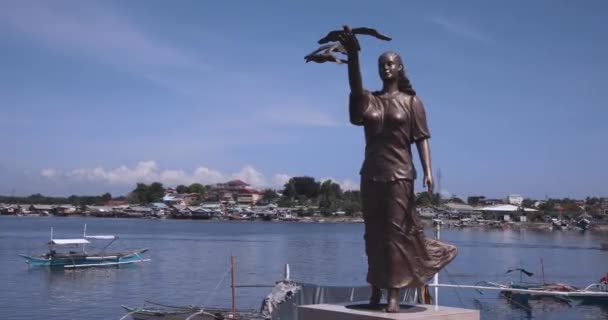 Άγαλμα Της Πριγκίπισσας Της Θάλασσας Στο Baywalk Puerto Princesa Φιλιππίνες — Αρχείο Βίντεο