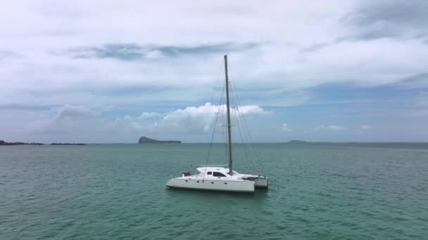 Catamarano Nell Oceano All Orizzonte Mauritius Vista Aerea — Video Stock