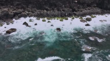 Mauritius 'un Rocky Vahşi Sahili' nde Dalgalar, Hava Görüntüsü