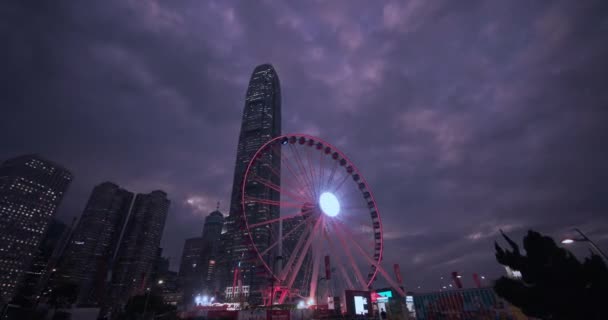 Ferris Wheel Στο Κέντρο Του Χονγκ Κονγκ Απογευματινή Προβολή — Αρχείο Βίντεο