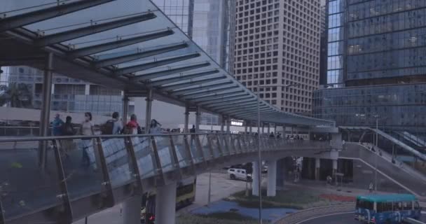 Сучасний Міст Пішоходів Центрі Гонконгу Міське Життя — стокове відео