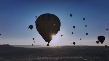 Dawn Horizon, Cappadocia 'da Birçok Balon Silüeti