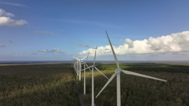 Les Éoliennes Produisent Énergie Sur Île Vue Aérienne — Video
