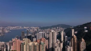 Hong Kong 'un görkemli binaları üzerinde uçmak, hava manzarası