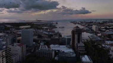 Günbatımında Port Louis üzerinde Uçmak, Mauritius, Hava Görüntüsü