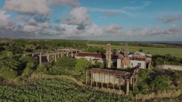 モーリシャスの古い放棄された工場生産 空中ビュー — ストック動画
