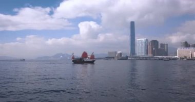 Hong Kong 'un sembolü kırmızı yelkenli bir tekne, Panorama