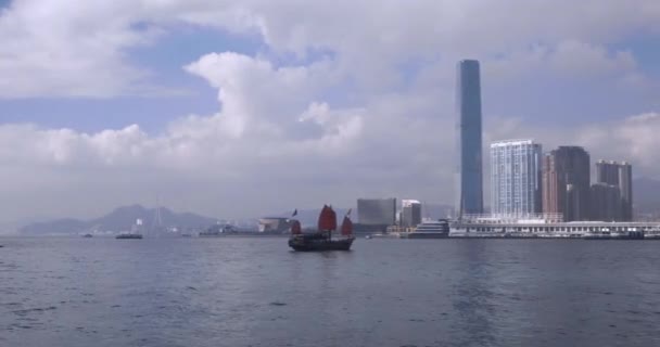 Simbolo Hong Kong Una Barca Con Vele Rosse Panorama — Video Stock