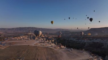 Sabah Balonu Kapadokya Tepesinden Kalkıyor, Hava Görüntüsü