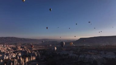 Sabah Balonu Kapadokya Tepesinden Kalkıyor, Hava Görüntüsü